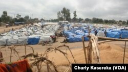 Dans un camp de déplacés en Ituri, dans l'est de la RDC, le 25 mars 2018. (VOA/Charly Kasereka)