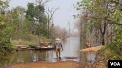 រូបឯកសារ៖ ទឹកចាប់ផ្តើមឡើង ដោយពលរដ្ឋអះអាងថាដោយសារការបិទទឹកដូចរាល់ដង នៅទំនប់វារីអគ្គិសនីសេសានក្រោម២ ក្នុងខេត្តស្ទឹងត្រែង ថ្ងៃទី១២ ខែមីនា ឆ្នាំ២០២០។ (ស៊ុន ណារិន/VOA Khmer)