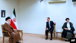 د سوریې جمهور رئیس بشارالاسد تیر کال ایران ته تللی و او د جمهور رئیس تر څنګ یې د ستر مذهبي مشر سره هم کتلي و. 