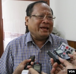 រូបឯកសារ៖ លោក​ខៀវ សុភ័គ អ្នកនាំពាក្យ​ក្រសួង​មហាផ្ទៃ​ថ្លែង​ប្រាប់​អ្នកសារព័ត៌មាន​នៅ​ថ្ងៃ​ព្រហស្បត៌៍ ទី​១១ ខែ​សីហា ឆ្នាំ​២០១៦​ នៅ​រាជធានី​ភ្នំពេញ​។(ឡេង ឡែន/VOA)