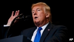도널드 트럼프 미국 대통령이 20일 네바다주 라스베이거스에서 열린 선거 유세 행사에서 연설하고 있다. 