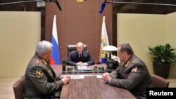 Presiden Rusia Vladimir Putin bertemu para komandan militer Rusia.