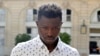 Mamoudou Gassama, 22 ans, à la sortie de l'Elysée après sa rencontre avec le président français Emmanuel Macron à Paris le 28 mai.