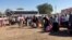 Sudan'daki çatışmalar nedeniyle yerlerinden edilen insanlar Cezire eyaletinin başkenti Vad Medani'den ayrılırken - 18 Aralık 2023