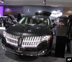 The U.S. government is raising the minimum fuel efficiency requirements for all gasoline-powered cars across the industry.