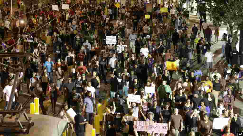 Les manifestants en colère protestent après le meurtre d&#39;un homme noir, en Caroline du Nord, le 21 septembre 2016.