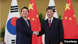 윤석열 한국 대통령(왼쪽)과 시진핑 중국 국가주석이 지난해 11월 인도네시아 발리에서 회담했다. (자료사진) 사진 제공 = 한국 대통령실.
