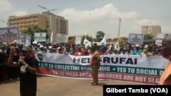 Les travailleurs de la fonction publique de Kaduna, au Nigeria, le 19 mai 2021. (VOA/Gilbert Tamba)