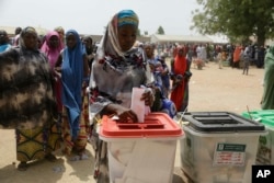 A woman cast her votes during the presidential and National Assembly elections in Damilu Yola, Nigeria, Feb. 23, 2019.