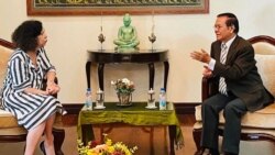 លោក​ កឹម សុខា ​ពិភាក្សាជាមួយ​លោកស្រី​ Carmen Moreno​ ឯក​អគ្គ​រដ្ឋទូត​របស់​សហ​ភាព​អឺរ៉ុប​ប្រចាំ​កម្ពុជា ​នៅ​ឯ​ផ្ទះ​របស់​លោក ​ក្នុង​ខណ្ឌ​ទួលគោក រាជធានីភ្នំពេញ ថ្ងៃទី២៥ ខែកញ្ញា ឆ្នាំ២០២០។