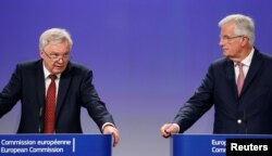 Britain's Secretary of State for Exiting the European Union David Davis and European Union's chief Brexit negotiator Michel Barnier hold a joint news conference after a round of Brexit talks in Brussels, Belgium, July 20, 2017.
