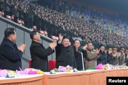Pemimpin Korea Utara Kim Jong Un menghadiri acara perayaan Tahun Baru di Istana Kebudayaan Rakyat di Pyongyang, Korea Utara, 1 Januari 2023. (Foto: KCNA via REUTERS)