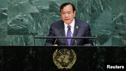 រូប​ឯកសារ៖ រដ្ឋមន្ត្រីការបរទេសកម្ពុជា លោក ប្រាក់ សុខុន ថ្លែង​ទៅកាន់​កិច្ច​ប្រជុំ​មហាសន្និបាត​អង្គការ​សហប្រជាជាតិ នៅ​ទីស្នាក់ការ​អង្គការ​សហប្រជាជាតិនៅបុរីញូវយ៉ក សហរដ្ឋ​អាមេរិក កាលពីថ្ងៃទី២២​​ ខែកញ្ញា ឆ្នាំ២០១៧។