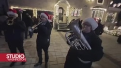 Praznični svjetlucavi ukrasi u Brooklynu privlače posjetitelje iz cijelog svijeta