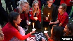 지난 11일 미국 로스앤젤레스에서 '어머니 날'을 맞아 나이지리아에서 피랍된 여학생들의 무사 귀환을 촉구하는 촛불집회가 열렸다. (자료사진)