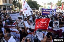 参加亲政府集会的伊朗人。（2018年1月3日）