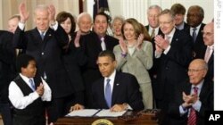 Bir yil davom etgan muhokama va tortishuvlardan keyin prezident Obama 2010-yil mart oyida qonunni imzolagan edi.