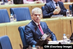 Nakon prodaje „Avaz-roto pressa“ Fahrudin Radončić je besplatno davao konsultantske usluge novinskim izdanjima u vlasništvu ove firme. Odbio je govoriti za