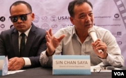 លោកស៊ិន ចន្ទសាយ៉ា ប្រធាននាយកដ្ឋានភាពយន្ត និងផ្សព្វផ្សាយវប្បធម៌ ថ្លែងអំពីការប្រកួតកុនខ្នាតខ្លីនៅក្នុងសន្និសិទសារព័ត៌មាននៅថ្ងៃសុក្រទី០៨ ខែកក្ដដា ឆ្នាំ ២០១៦ នៅរាជធានីភ្នំពេញ។ (ឡេង ឡែន/VOA)