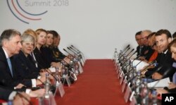 Britain's Prime Minister Theresa May (2nd-L) and French President Emmanuel Macron (2nd-R) sit with their delegations during UK-France summit talks at the Royal Military Academy Sandhurst, in Camberley, England, Jan. 18, 2018.