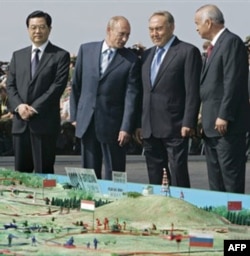 Markaziy Osiyo Rossiyaning siyosiy, Xitoyning iqtisodiy ta'siri ostida qolaveradi, deydi olimlar