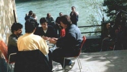 Kartanje ispred Kajaka (foto: cafekajak.com)