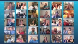 Para peserta konvensi virtual bertepuk tangan saat mantan ibu negara AS Michelle Obama mengakhiri pidatonya dalam cuplikan video yang ditayangkan pada Konvensi Nasional Demokrat 2020, 17 Agustus 2020.