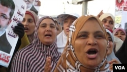 Many protesters in Rabaa have been camping out in tents for nearly a month, demanding the reinstatement of ousted President Mohamed Morsi. (H. Murdock for VOA)
