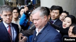 U.S. Special Representative for North Korea Stephen Biegun is surrounded by media upon his arrival to Incheon International Airport in Incheon, South Korea, Feb. 3, 2019.