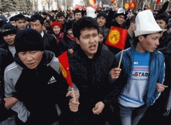 Qirg'izistonda shimol va janub bir-biridan ajralib qolgan, qolaversa jamiyatda tarqoqlik kuchli