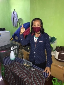 A FKWI Laundry worker gives a thumbs-up. (Courtesy - FKWI)