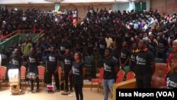 Une ''maison du peuple'' prise d'assaut à Ouagadougou, Burkina, le 28 mai 2017. (VOA/Issa Napon)