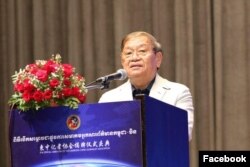 រដ្ឋមន្រ្តី​ក្រសួង​ព័ត៌មាន​លោក​ ខៀវ កាញារីទ្ធ​ ថ្លែង​នៅ​ក្នុង​ពិធី​សម្ពោធ​សមាគម​អ្នកសារព័ត៌មាន​កម្ពុជា-ចិន កាល​ពី​ល្ងាច​ថ្ងៃ​ចន្ទ ទី​០៦ ខែ​ឧសភា ឆ្នាំ​២០១៩។ (Facebook/Cambodia China Journalist Association Official Page)