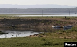 A general view showing low water levels on the Kariba dam in Kariba, Zimbabwe, Feb. 19, 2016.