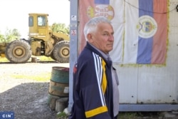 Političar Živan Jakšić Žića kaže da se decenijama iz zemljišta uz Drinu vadi šljunak za lokalne puteve: „Zato su ona jezera ostala. Trebalo je od Pavlović mosta uraditi put do iza Bijeljine“ (Foto: CIN)