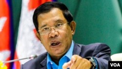 រូបឯកសារ៖ លោក​នាយក​រដ្ឋមន្រ្តី​ហ៊ុន សែន ថ្លែង​នៅ​ក្នុង​វេទិកា​ថ្នាក់ជាតិ​លើកទីមួយ​ស្ដី​អំពី​«​ការការពារ និង​អភិរក្ស​ធនធាន​ធម្មជាតិ​»​ នៅ​វិមា​ន​សន្តិភាព នៅ​ថ្ងៃ​ច័ន្ទ ទី​២២​ ខែ​សីហា ឆ្នាំ​២០១៦ នា​រាជធានីភ្នំពេញ។