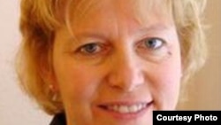 “国际转型正义中心”联合创办人普莱西拉•海内尔(Priscilla B. Hayner)