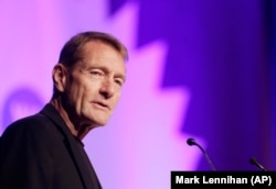 Otto Penzler says Lee Child is a good mystery author for advanced English learners to investigate.