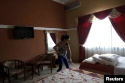 Cuban migrant Erenia Gonzalez, 22, who ran out of money, works as cleaning lady at a hotel in Paso Canoas, Panama, March 22, 2016. "Since I was young I have always wanted to go to the U.S. to accomplish the American dream," she says.