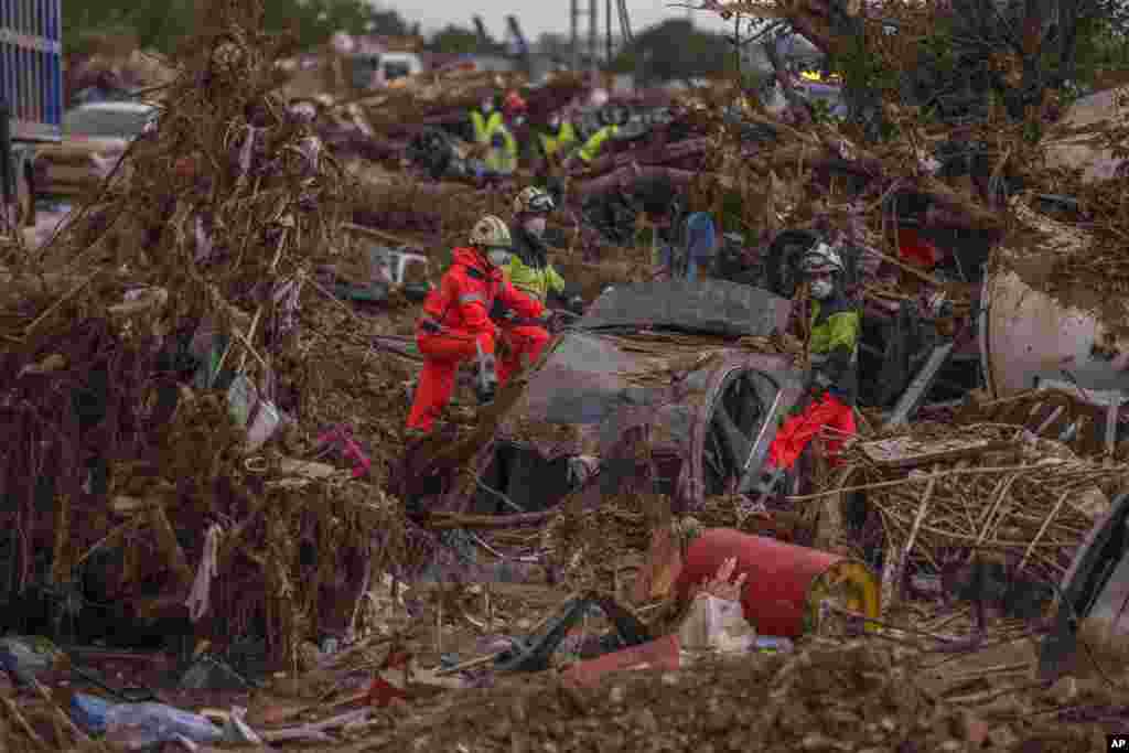 Emergency services remove cars in an area affected by floods in Catarroja, Spain.