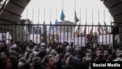  دانشگاه امیرکبیر در تهران یکی از کانون‌های حضور دانشجویان و مردم معترض در روز شنبه بود. 