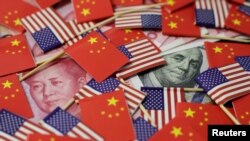 美中国旗与货币