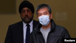 被告袁松彪（Chung Biu Yuen）是香港驻伦敦经济贸易办事处行政经理，他在被指控协助香港外国情报机构后离开英国伦敦威斯敏斯特地方法院。（2024年5月13日）