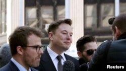 CEO Tesla Elon Musk tiba di gedung pengadilan Manhattan untuk menjalani persidangan pada upaya penyelesaian kasus penipuan dengan Komisi Bursa dan Keamanan (SEC) di Kota New York. pada 4 April 2019. (Foto: Reuters/Shannon Stapleton)
