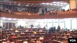 Lawmakers convene for a special session of Cameroon's National Assembly, Dec. 14, 2019 (M. Kindzeka/VOA)