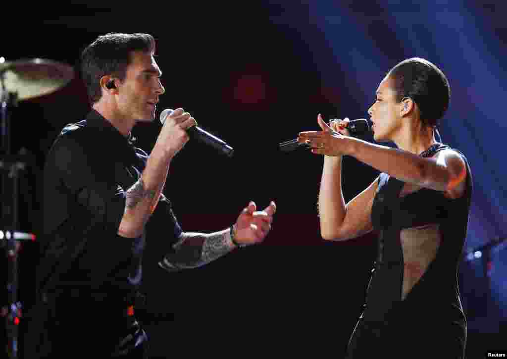 Maroon 5 singer Adam Levine (L) and Alicia Keys perform at the 55th annual Grammy Awards in Los Angeles, California, Feb. 10, 2013.