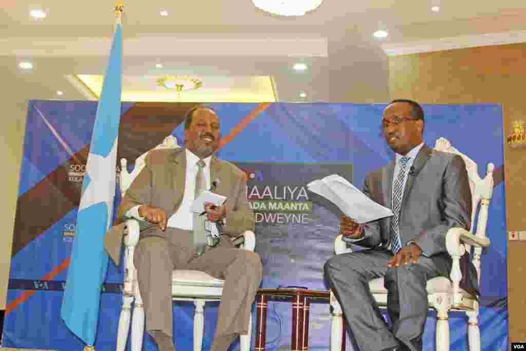 Madaxweyne Xasan Sheekh Maxamuud iyo weriye Cabdulcasiis Xuseen Cusmaan
