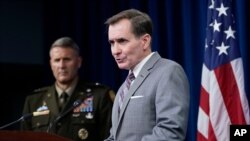 جان کربی، سخنگوی پنتاگون، و ژنرال ویلیام تیلور، معاون مدیر عملیات منطقه‌ای ستاد مشترک ارتش آمریکا، در کنفرانس خبری روز شنبه ۶ شهریور ۱۴۰۰ در پنتاگون