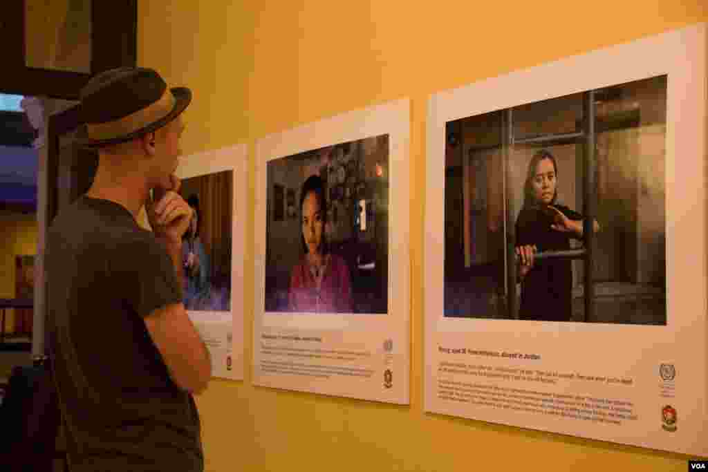A displaced Iraqi woman covers her daughter during cold weather after fleeing the battle between Iraqi rapid response forces and Islamic State militants near Mosul.
