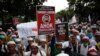 Indonésie: des milliers de musulmans manifestent contre un gouverneur chrétien